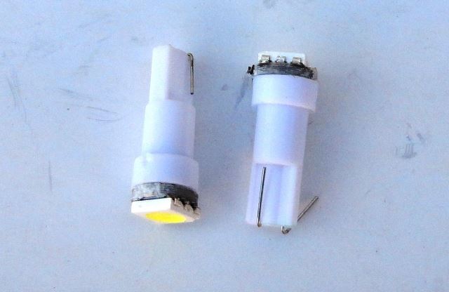 Світлодіодна лампа передніх габаритів T5-5050-1SMD (1-контактна 12V)