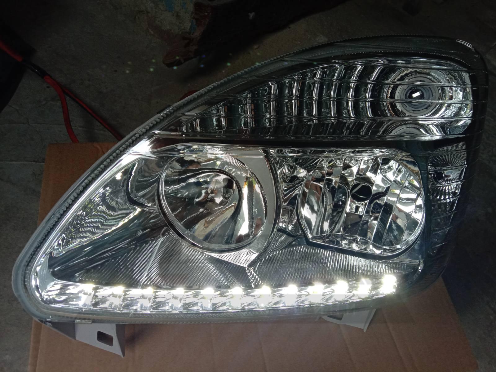 Правая фара для ГАЗ 2217 с LED ходовыми огнями АВТО ДІЛЕР