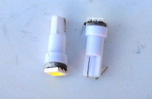 Світлодіодна лампа передніх габаритів T5-5050-1SMD (1-контактна 12V)