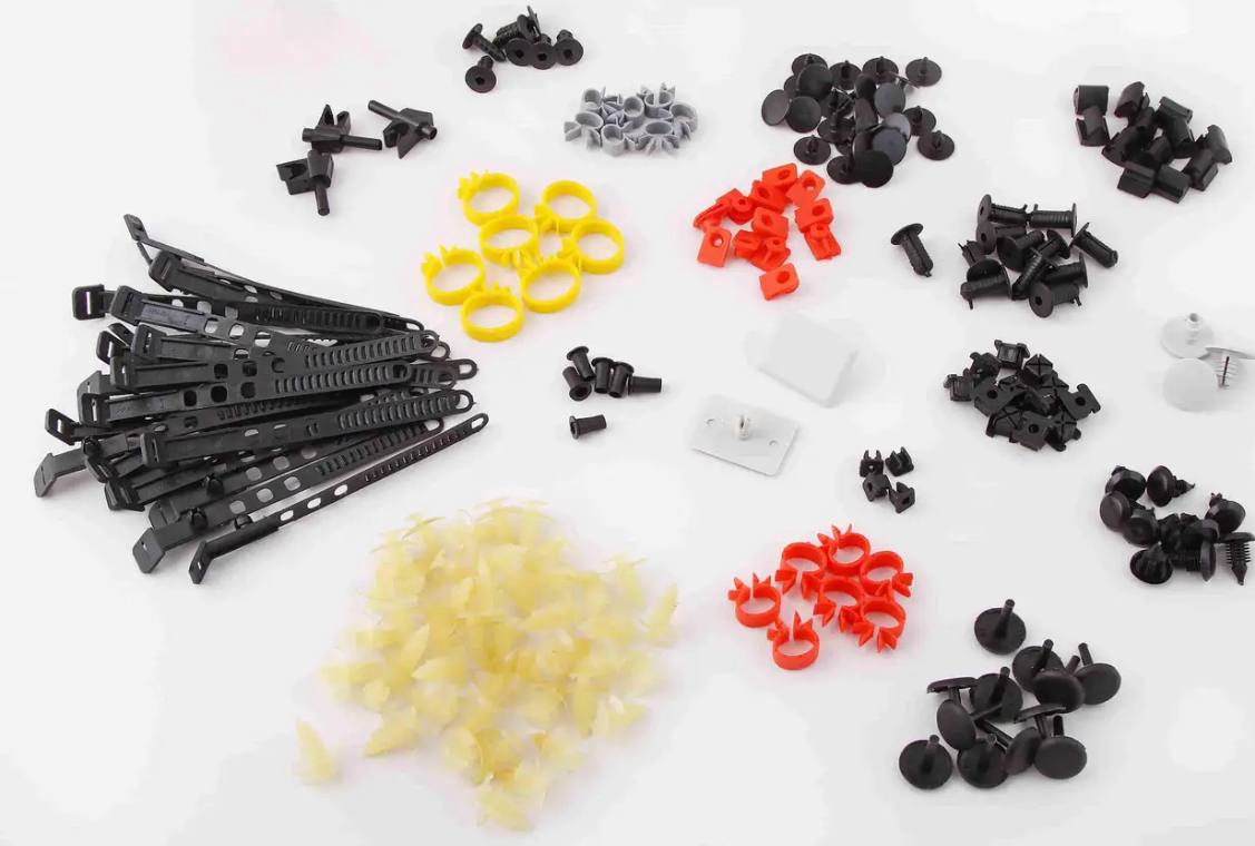 Набір пластмасових виробів (Кліпса) на кузов 2110-12 КР 2110